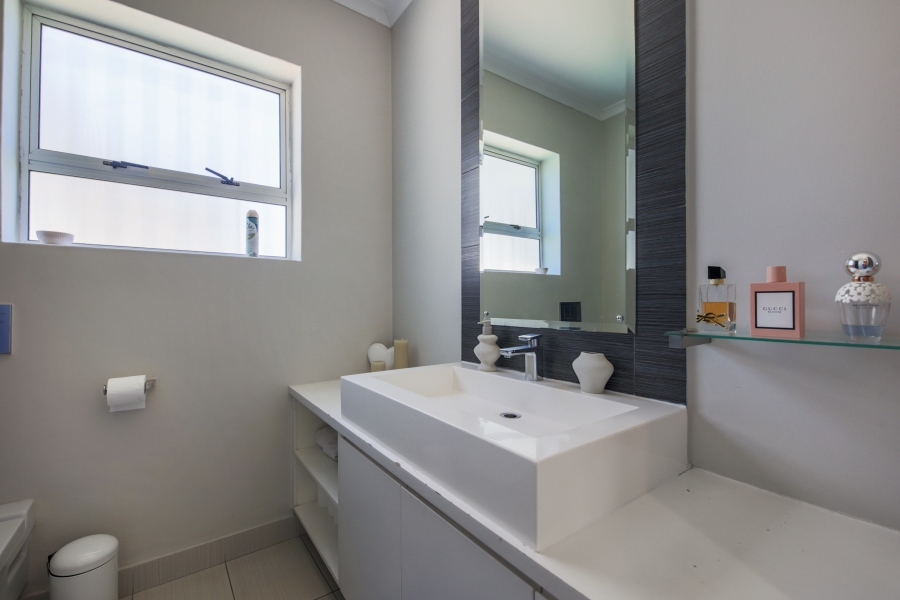 To Let 2 Bedroom Property for Rent in Sea Point Western Cape
